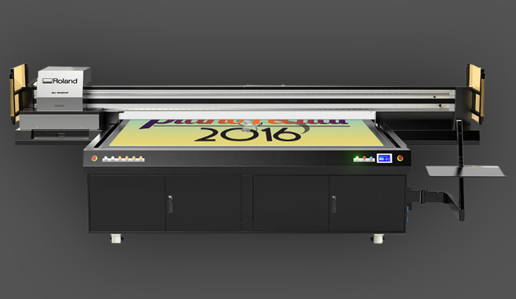 a-large-format-flatbed-printer-in-a-printing-warehouse-actively-prints-a-colourful-image-onto-a pvc-foam-board